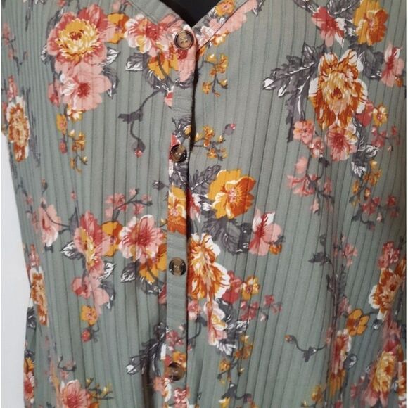 Bobbie Brooks green floral lace blouse - Picture 4 of 6